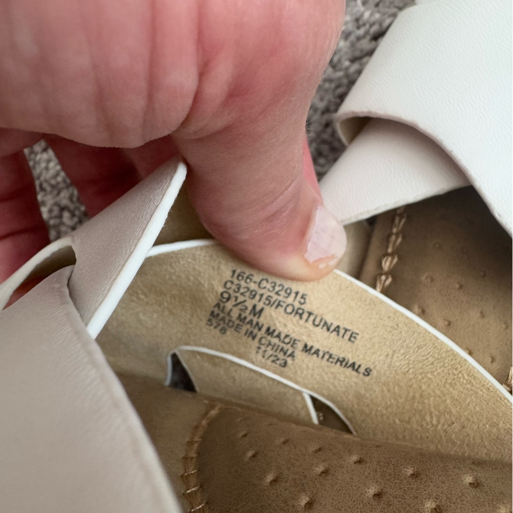 Cliffs by WHITE MOUNTAIN White Sandals - Picture 5 of 7